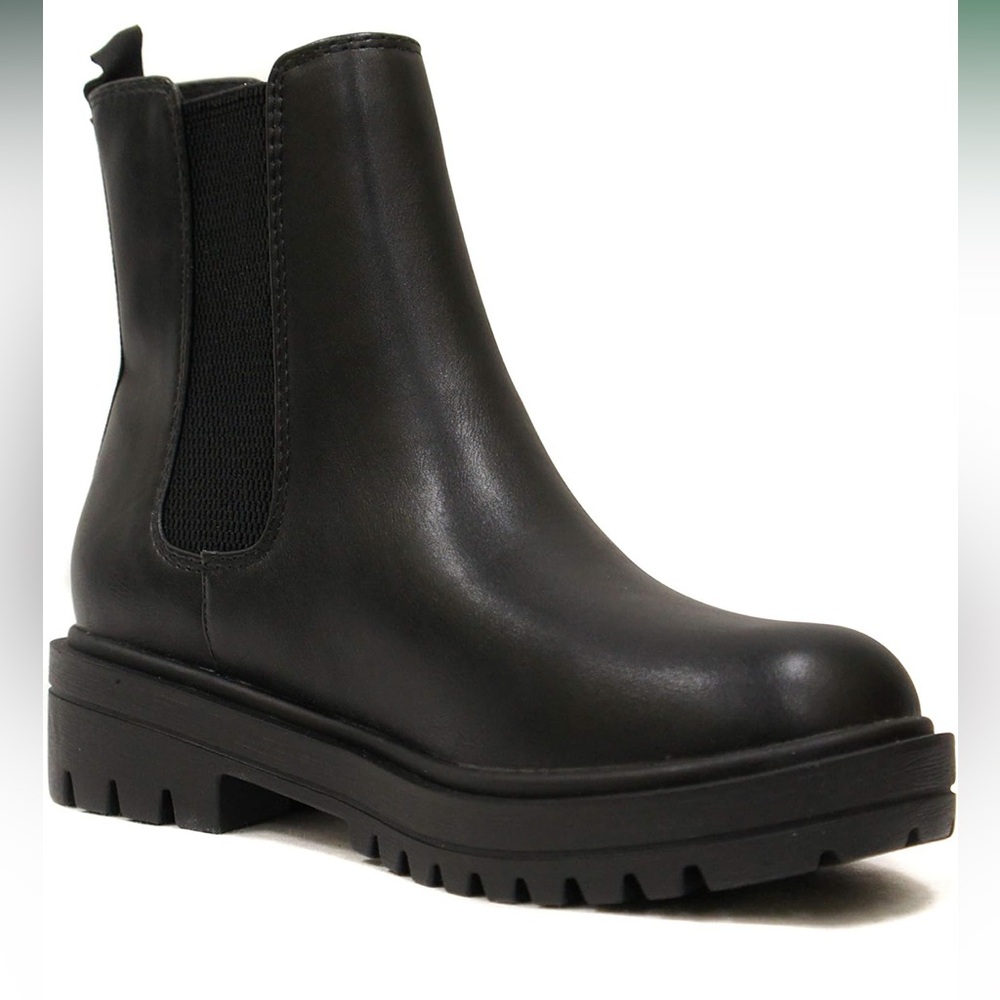 Soda Black Chelsea Lug Sole Ankle Boots - Picture 4 of 7